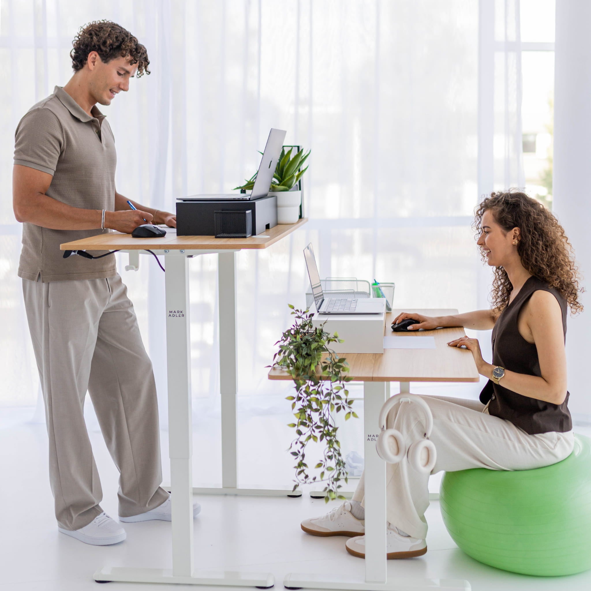 Elektrický stůl Mark Adler Leader 7.0 Craft 120 cm 