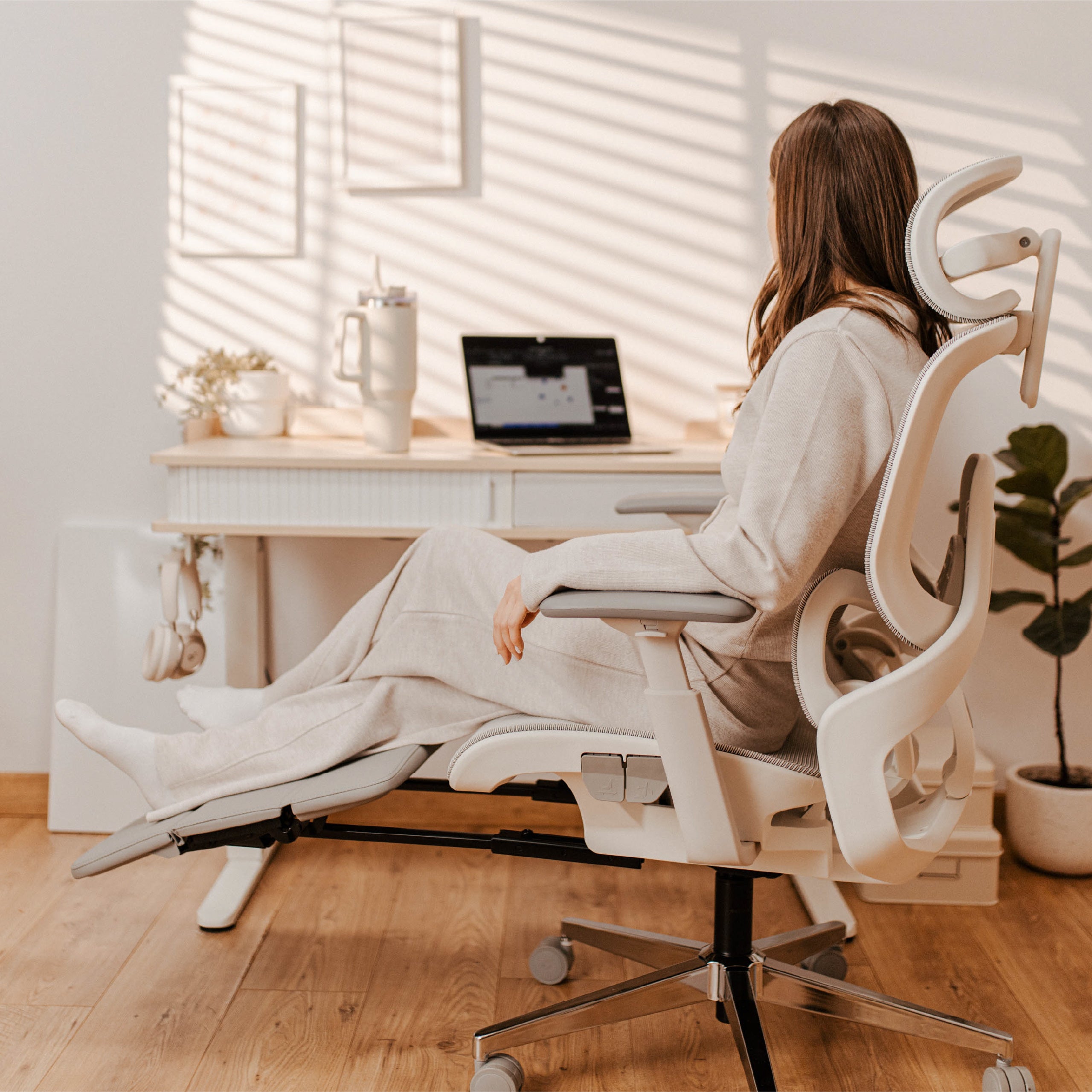 Ergonomická židle Mark Adler Expert 9.3 šedá 