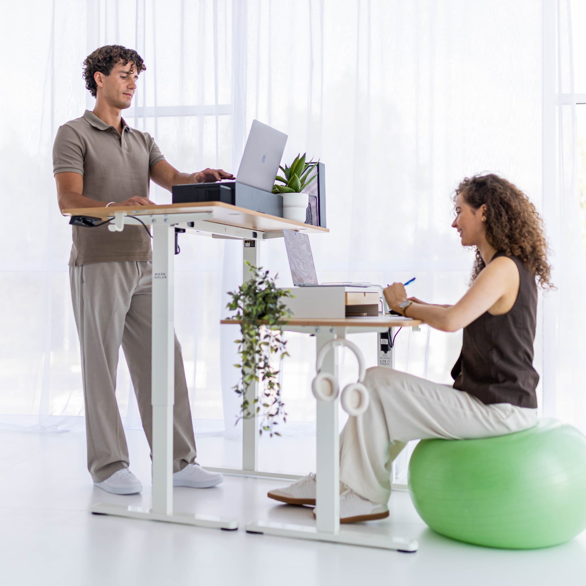 Elektrický stůl Mark Adler Leader 7.0 Craft 120 cm 