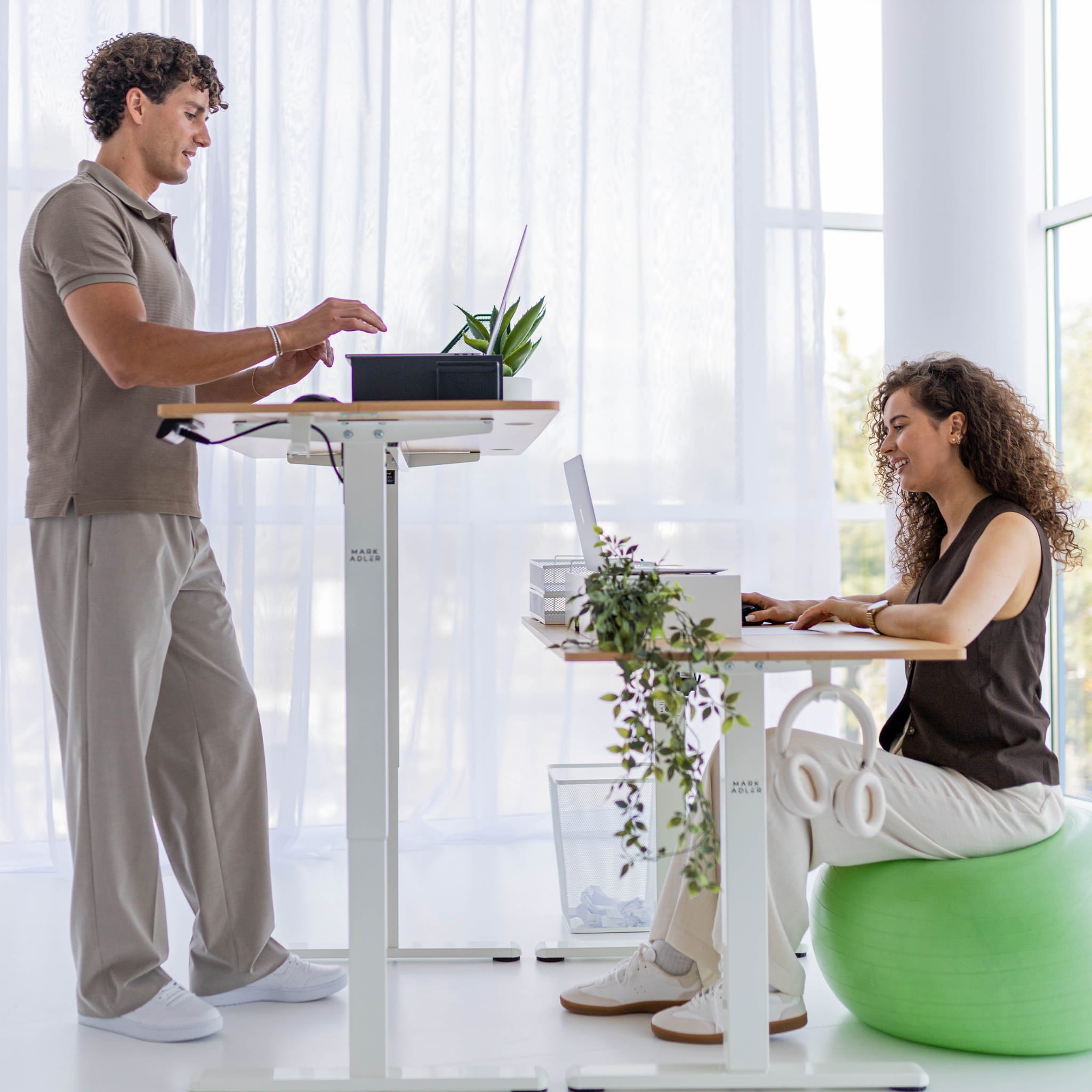 Elektrický stůl Mark Adler Leader 7.0 Craft 120 cm 