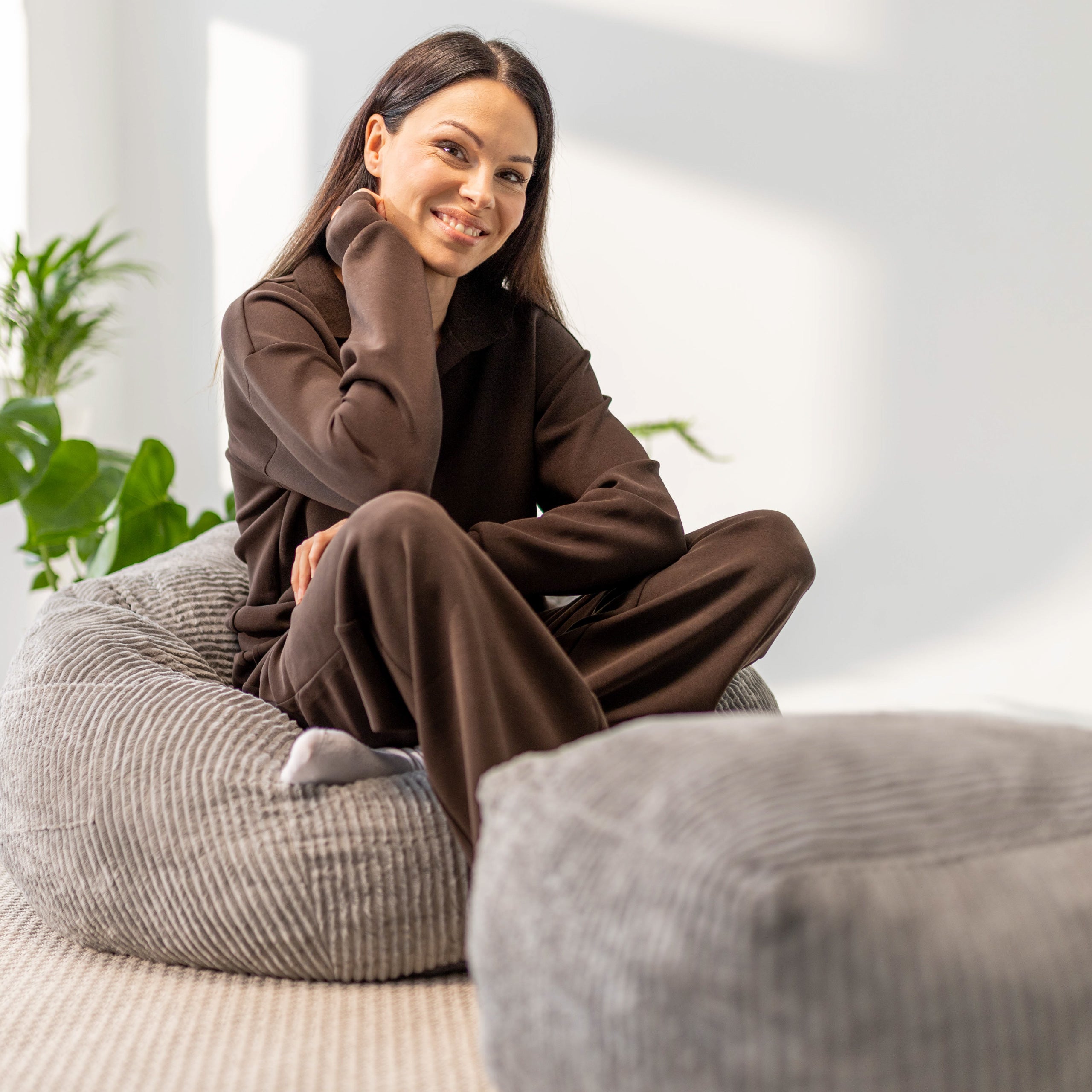 Křeslo puf manšestrový s podnožkou Mark Adler Comfy 3.0 Grey