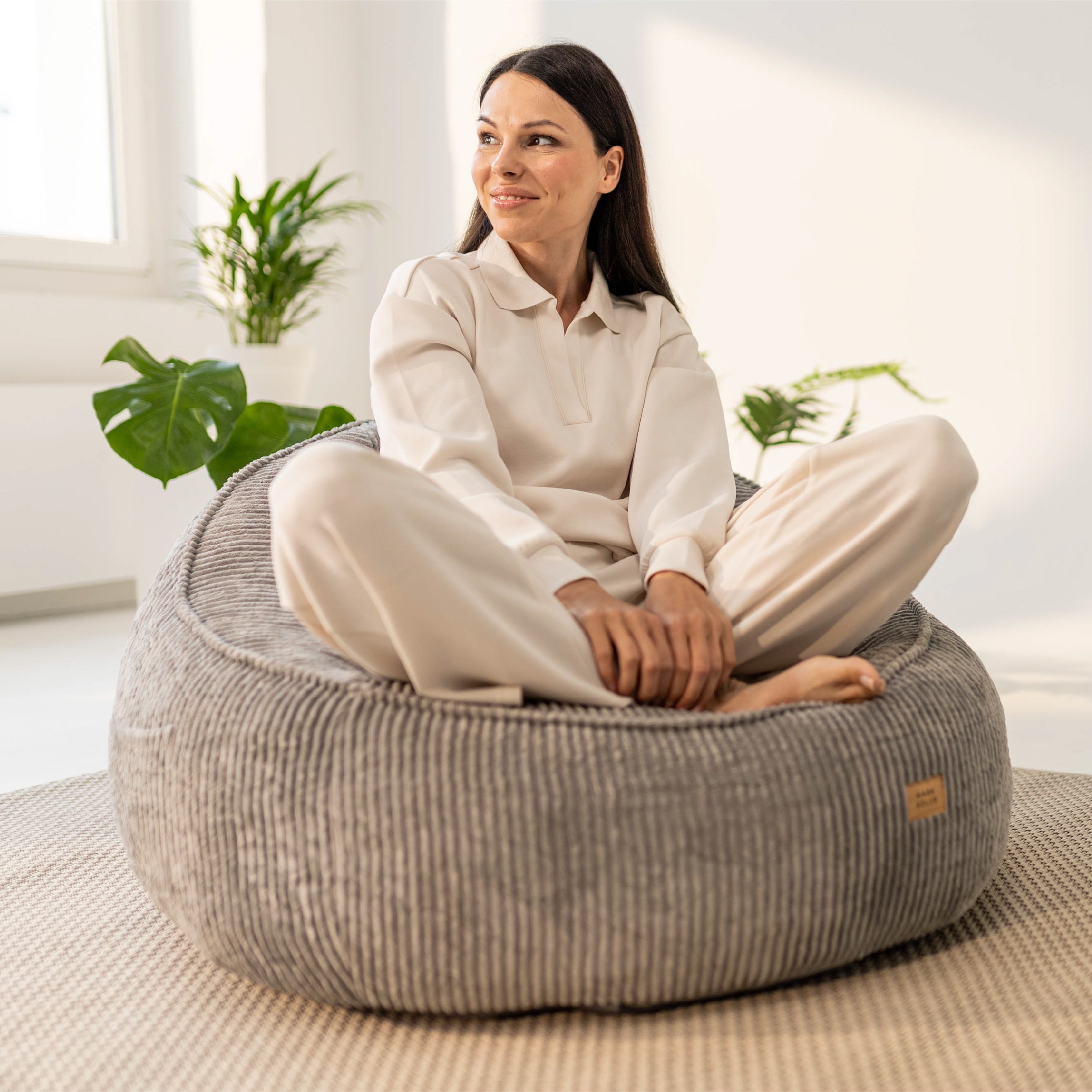 Křeslo puf s opěradlem manšestrový Mark Adler Comfy 4.0 Grey