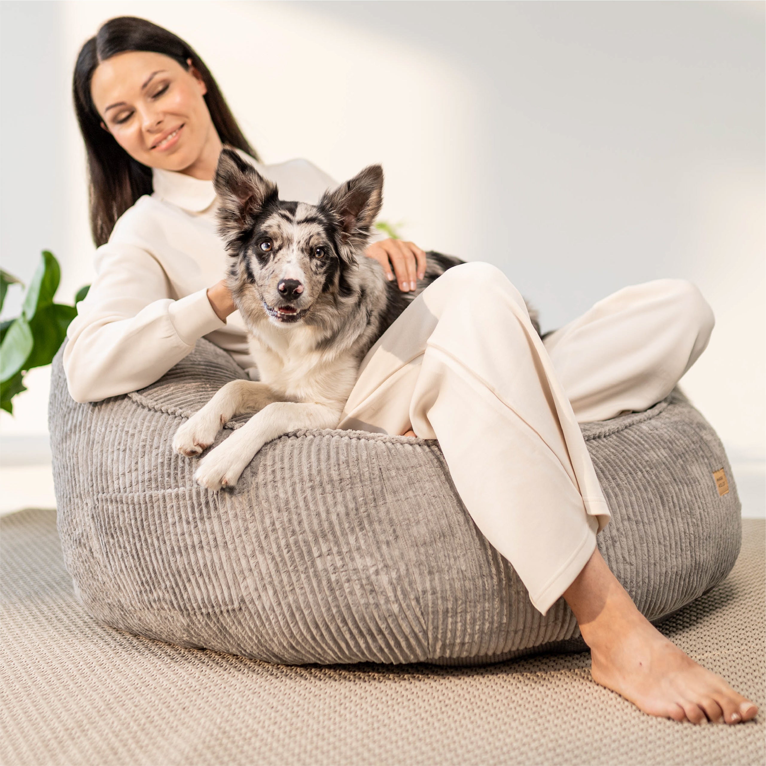 Křeslo puf s opěradlem manšestrový Mark Adler Comfy 4.0 Grey