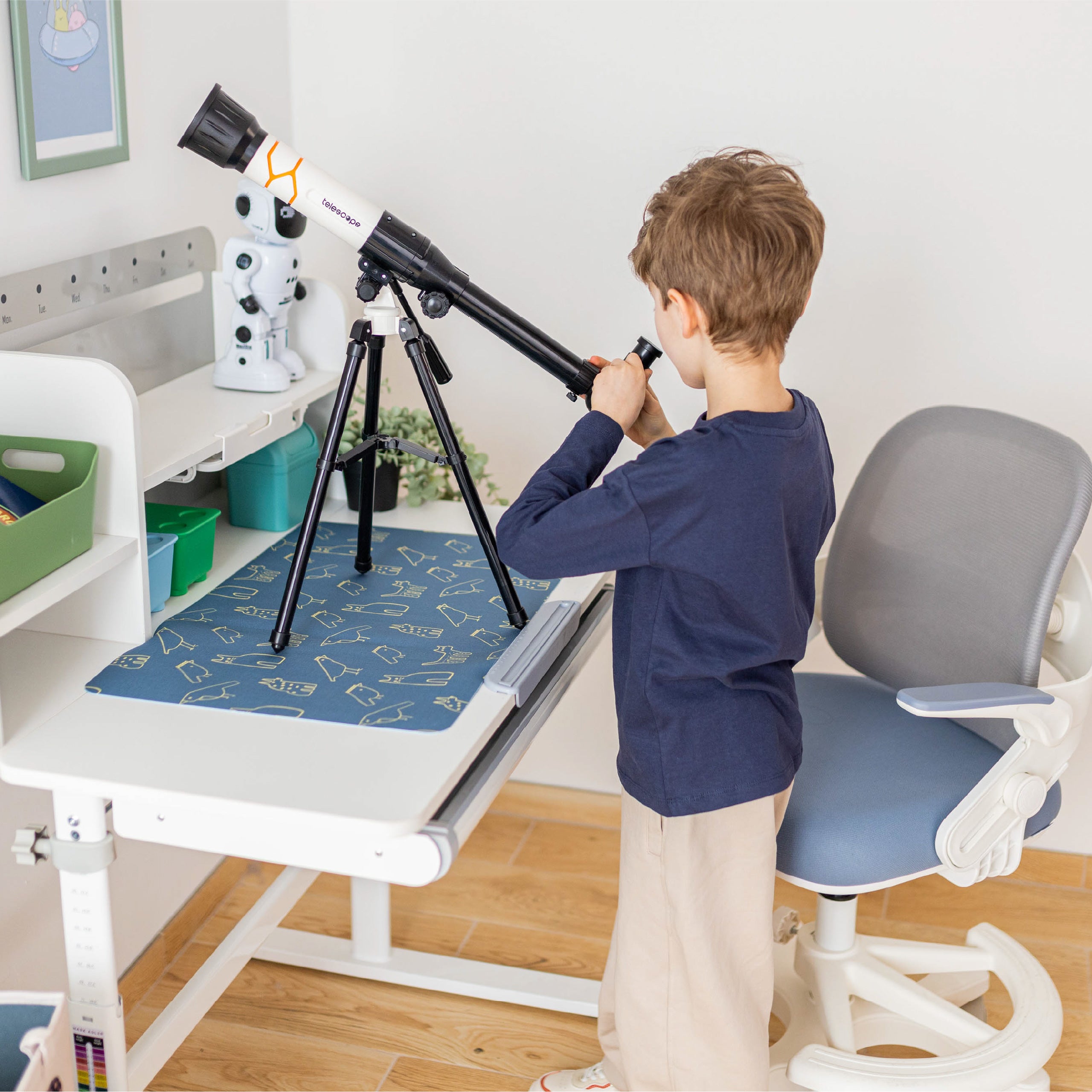 Ergonomický psací stůl pro děti Mark Adler Study 5.0 Grey 90 cm