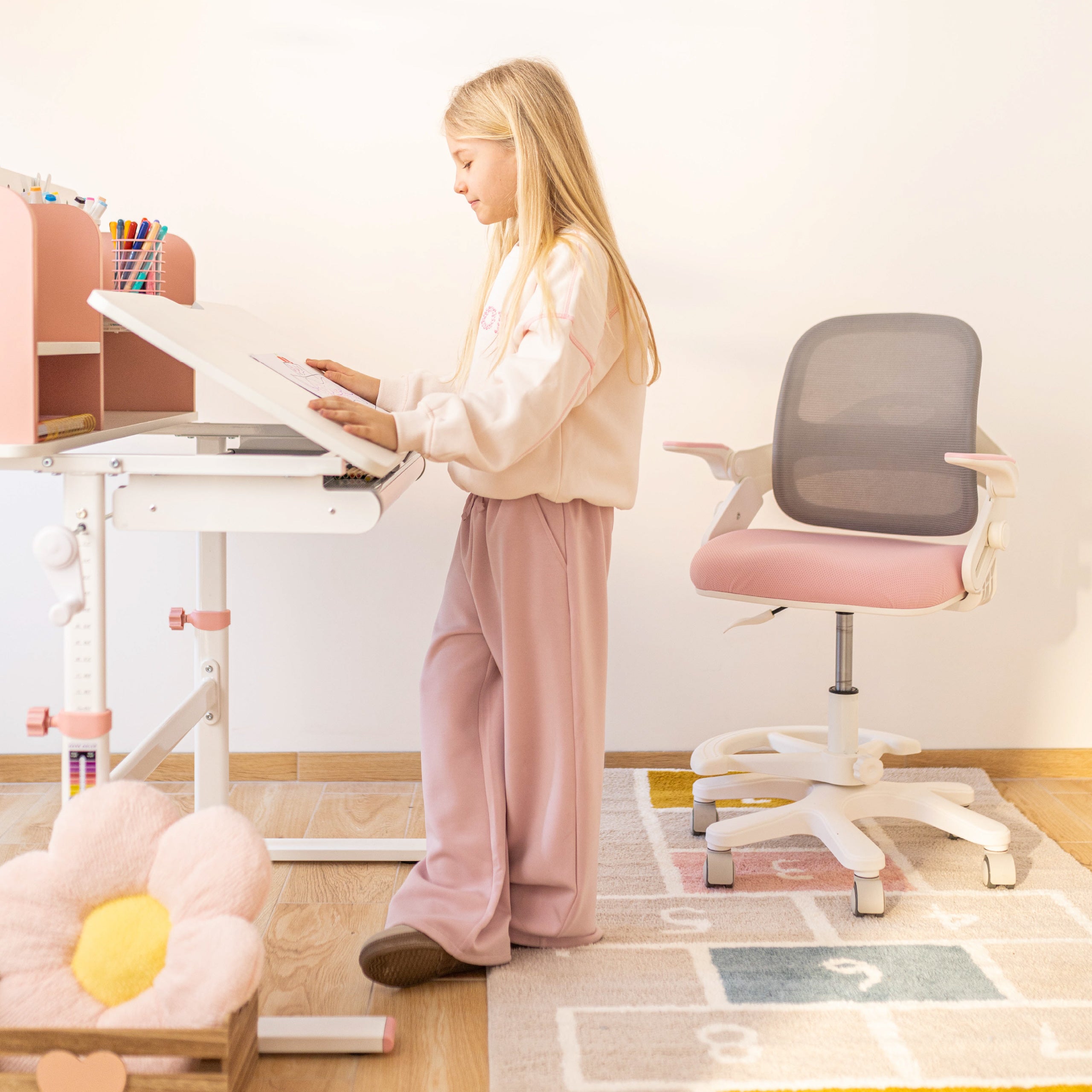 Ergonomický psací stůl pro děti Mark Adler Study 5.0 Pink 90 cm