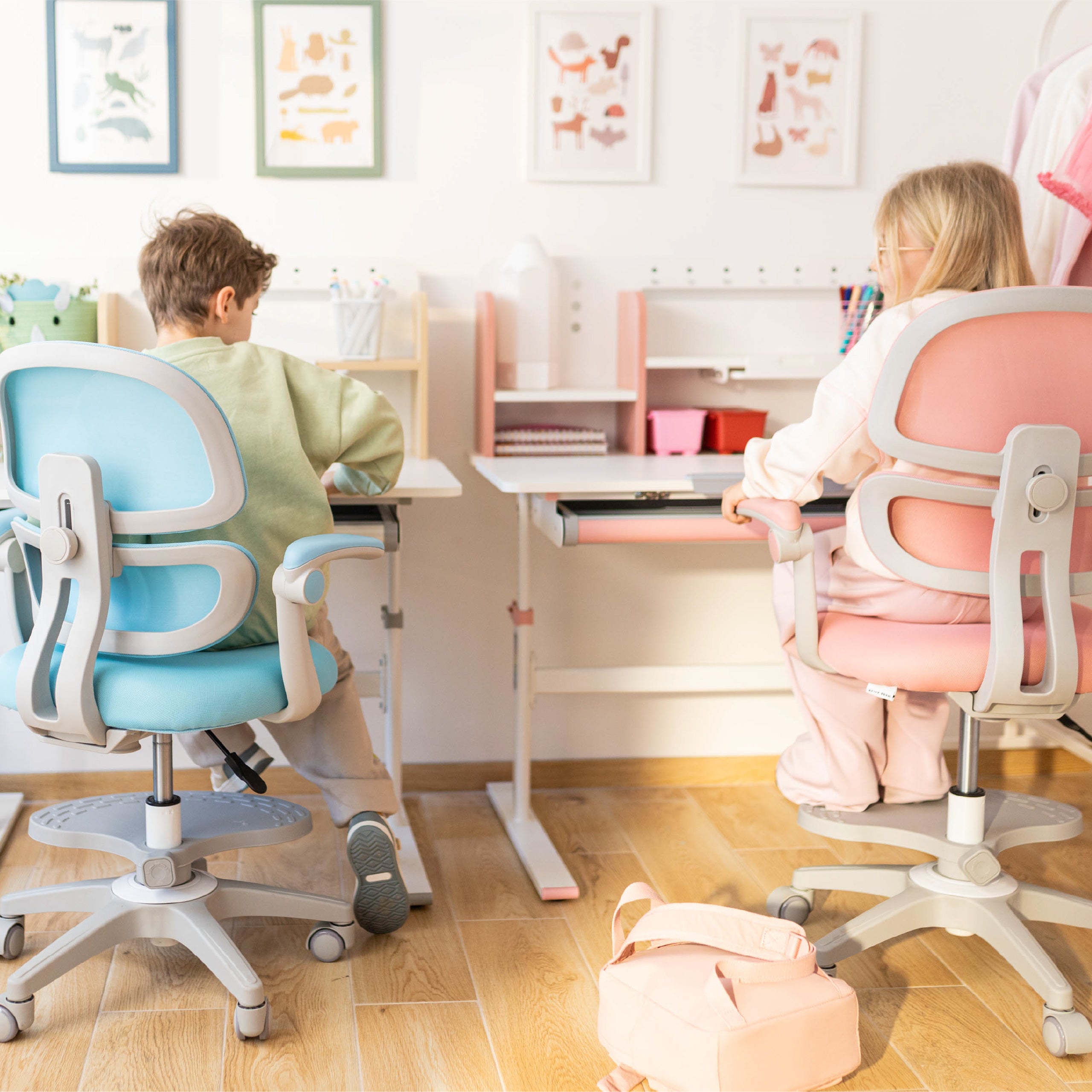 Dětská ergonomická židlička Mark Adler Junior 4.4 modrá 