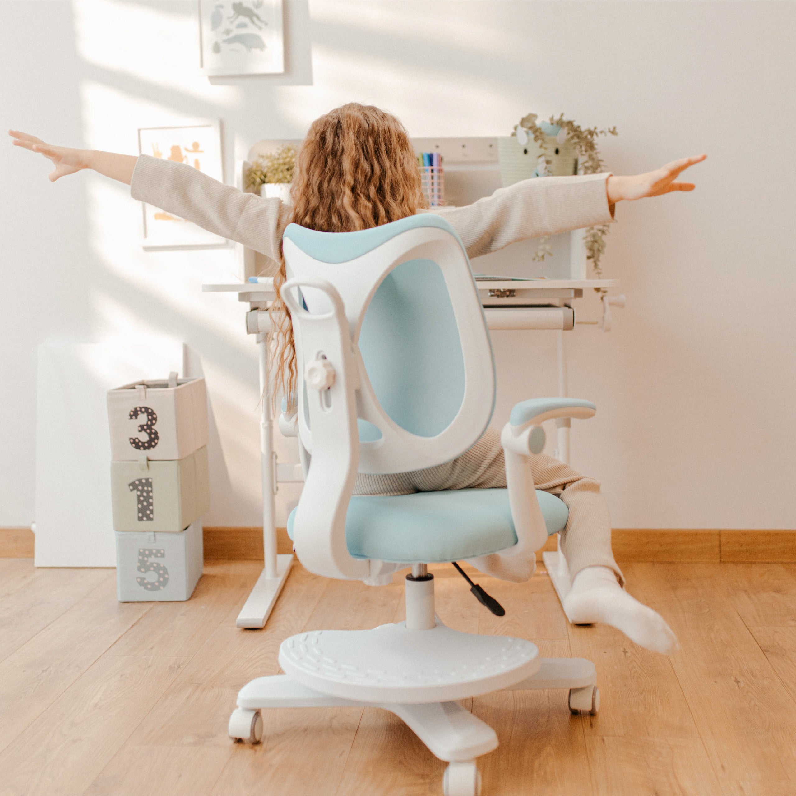Dětská ergonomická židlička Mark Adler Junior 4.6 modrá