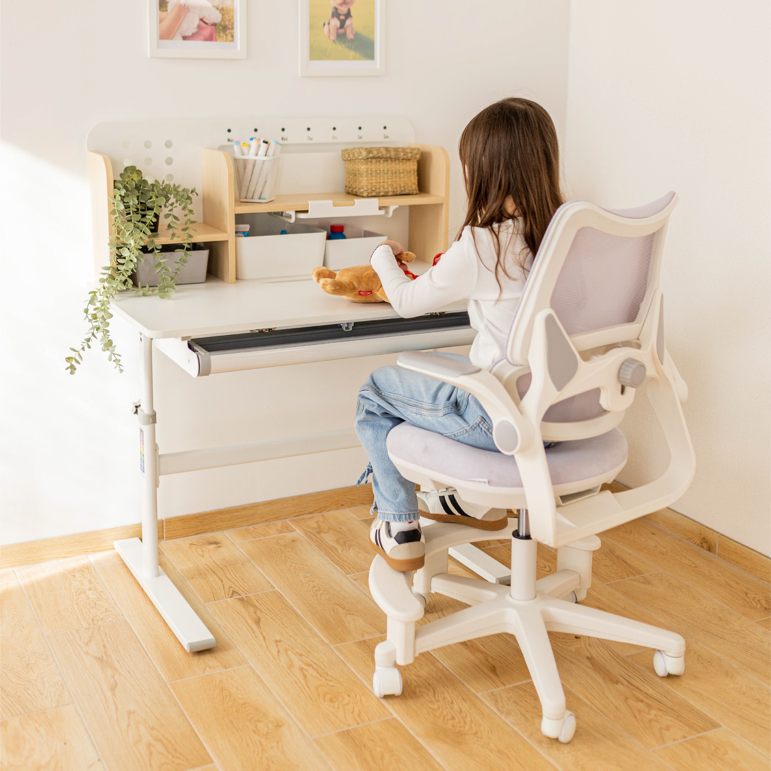 Ergonomický psací stůl pro děti Mark Adler Study 5.0 Wood 90 cm