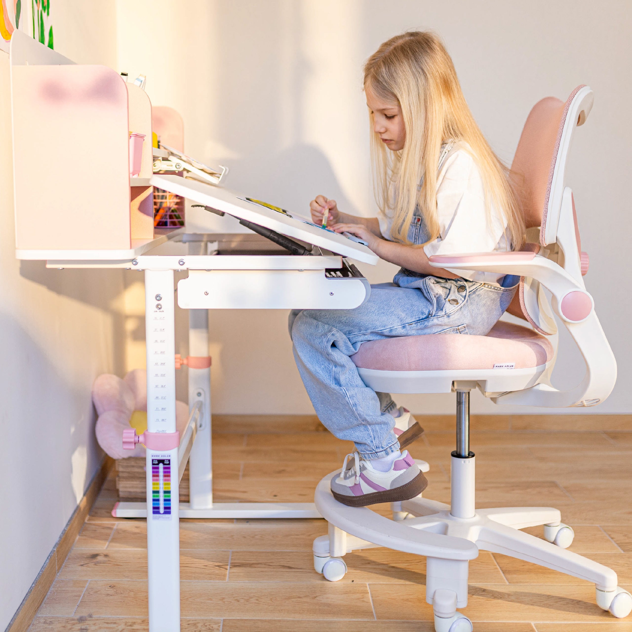 Dětská židle k psacímu stolu Mark Adler Junior 5.7 Pink