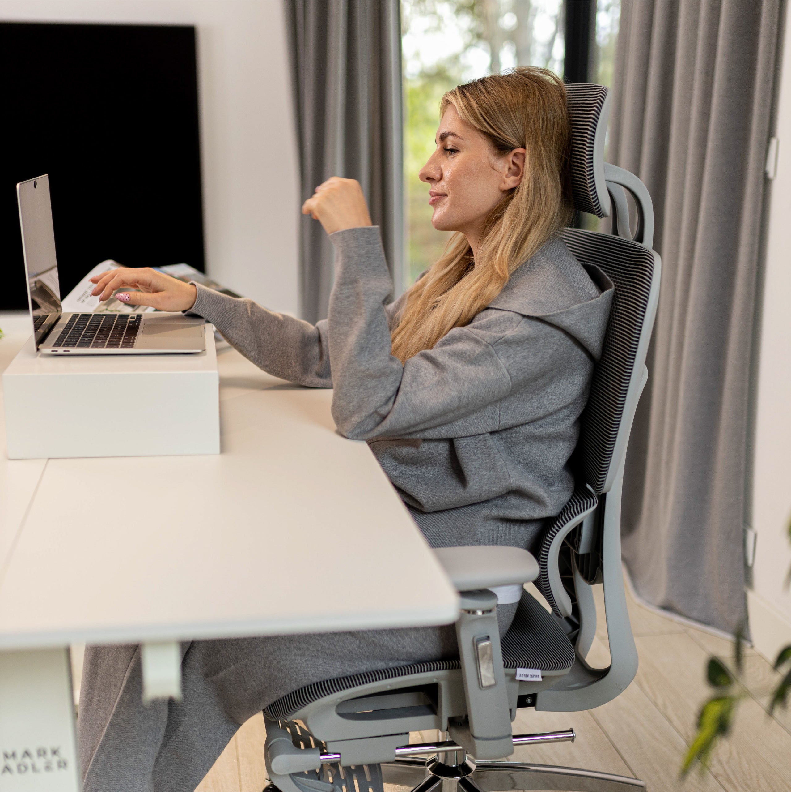 Držák na sluchátka, batoh nebo tašku