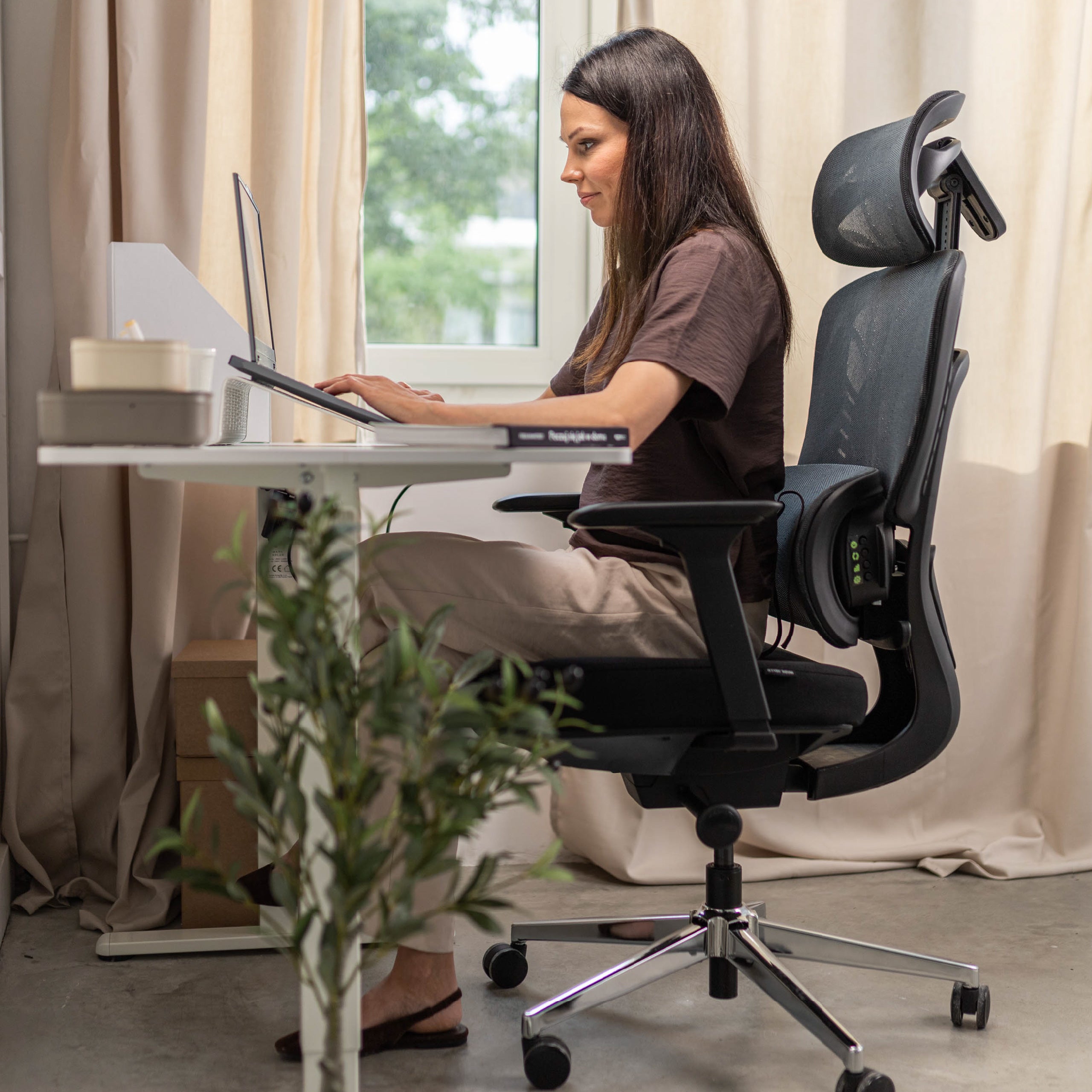 Ergonomické křeslo s masáží Mark Adler Leadpro 8.7 Black