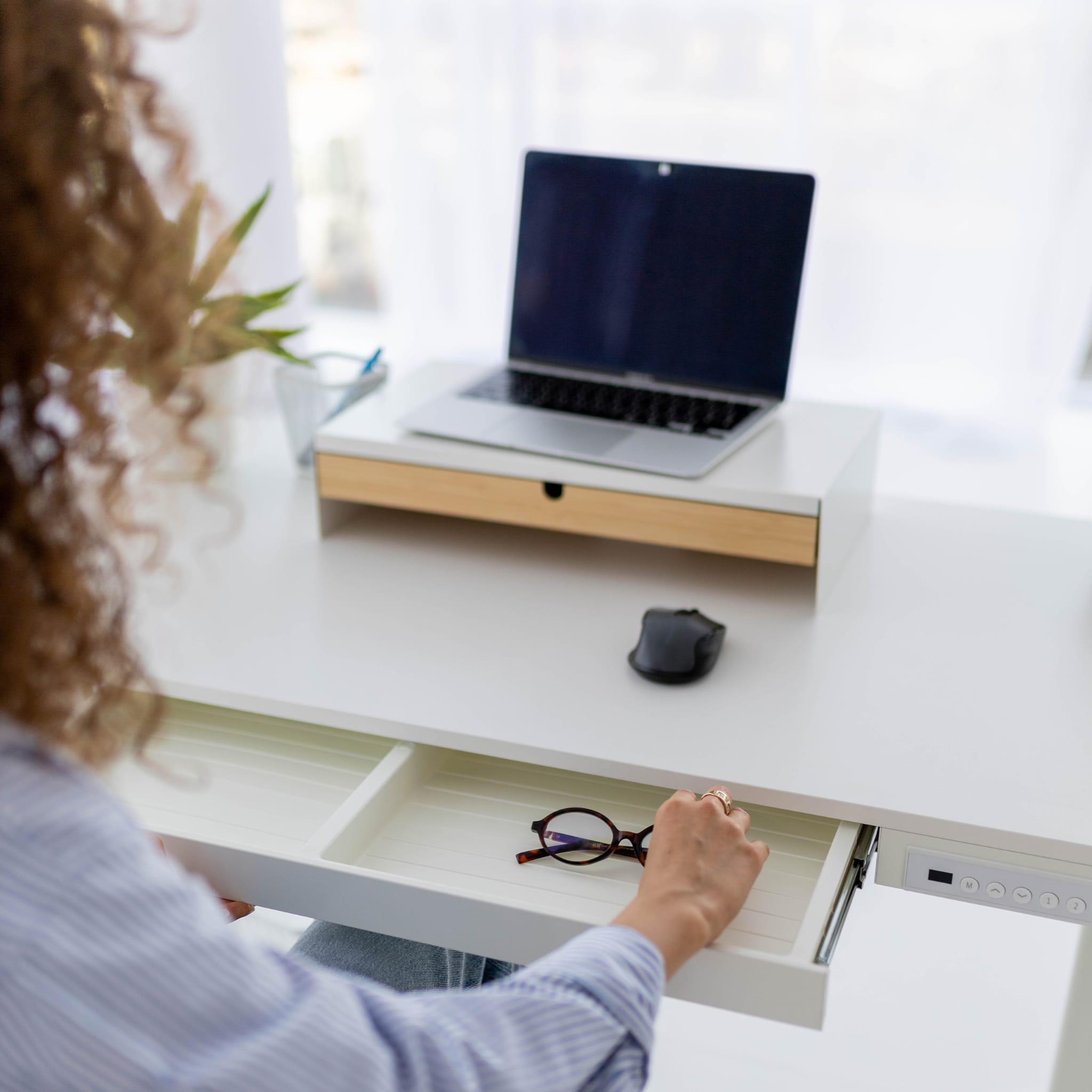 Elektrický stůl Mark Adler Leader 8.2 White 120 cm 