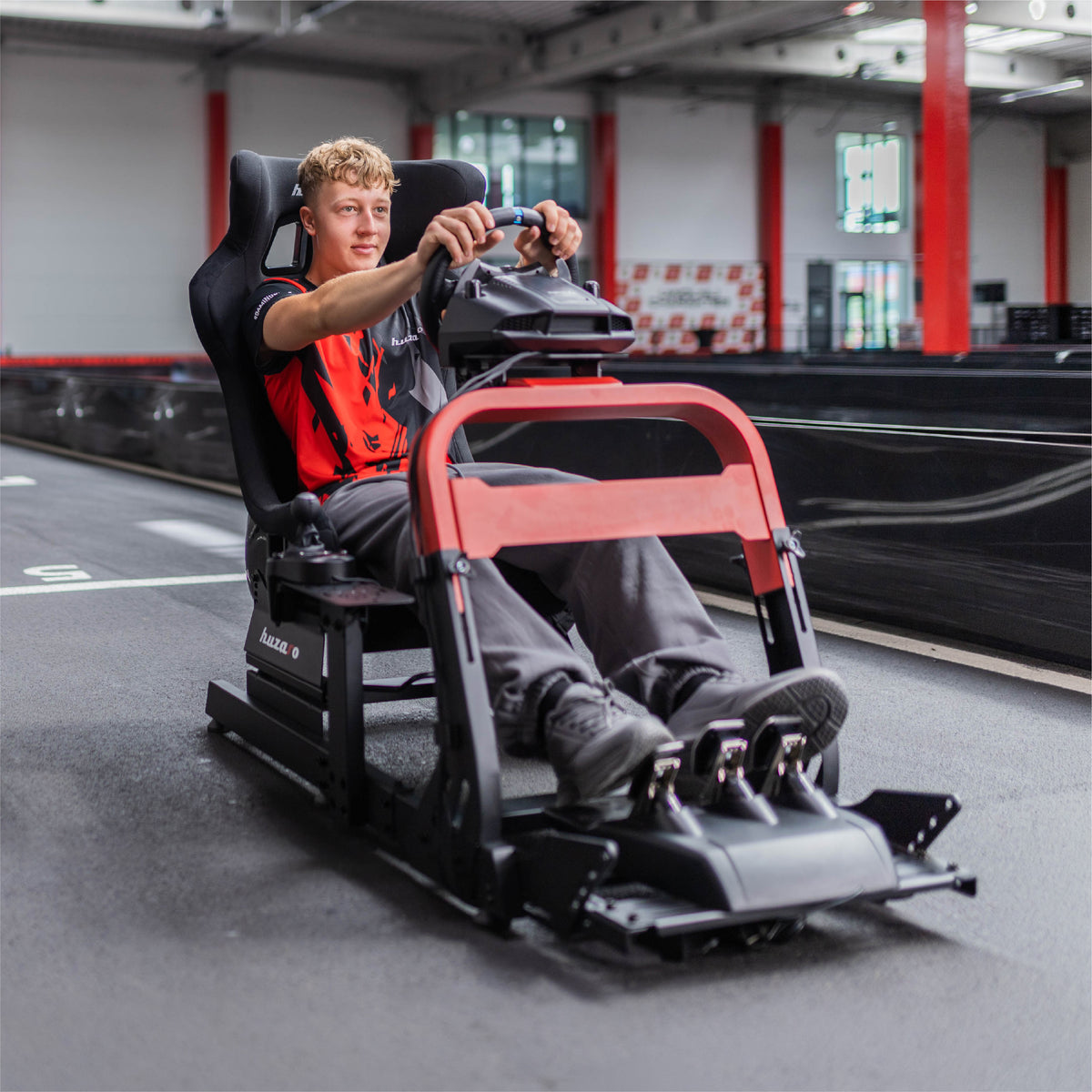 Závodní kokpit Huzaro Speed 8.3 pro sim racing